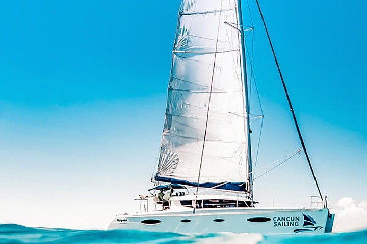 Sailing Experience to Isla Mujeres in a Catamaran with Open Bar Sailing Experience to Isla Mujeres in a Catamaran with Open Bar