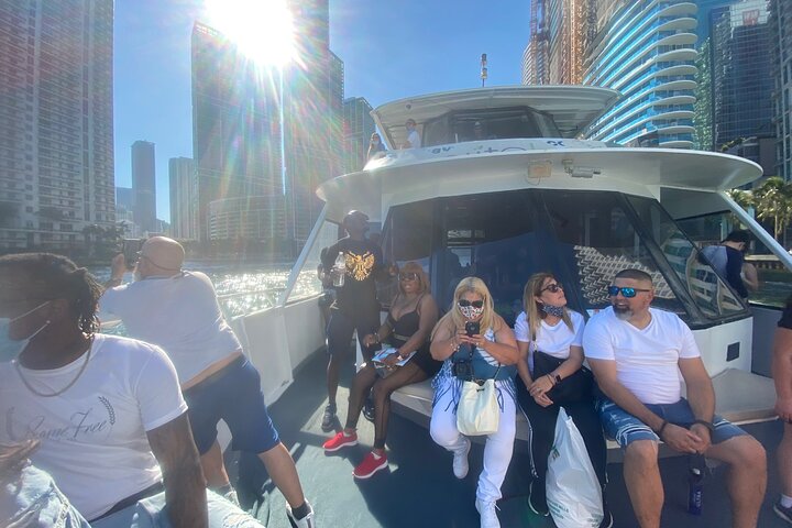 Miami Skyline: Happy Hour Sightseeing Sunset Cruise & Millionaire Homes Miami Skyline: Happy Hour Sightseeing Sunset Cruise & Millionaire Homes