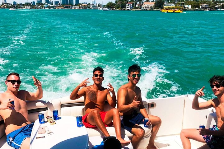 45' Yacht Tour in Miami Beach 45' Yacht Tour in Miami Beach