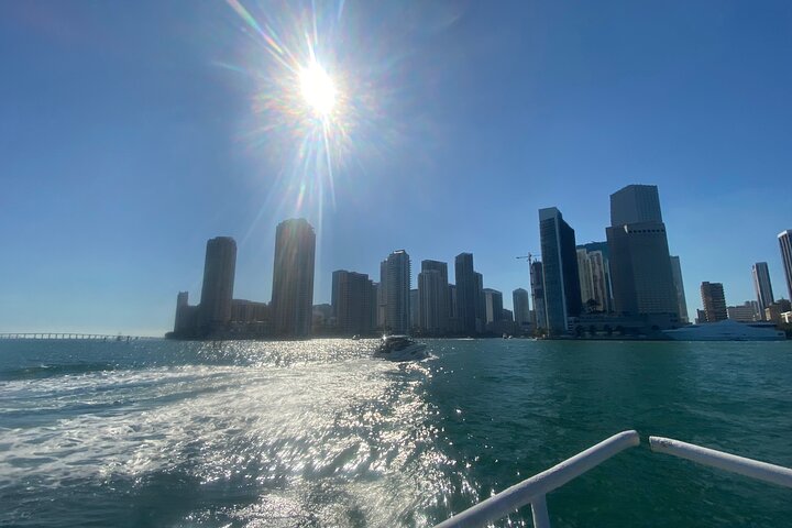 Miami Skyline: Happy Hour Sightseeing Sunset Cruise & Millionaire Homes Miami Skyline: Happy Hour Sightseeing Sunset Cruise & Millionaire Homes