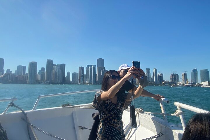 Miami Skyline: Happy Hour Sightseeing Sunset Cruise & Millionaire Homes Miami Skyline: Happy Hour Sightseeing Sunset Cruise & Millionaire Homes
