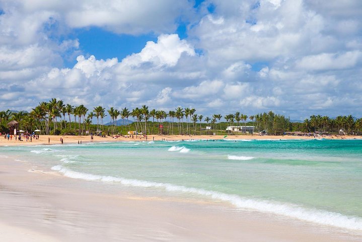 Transfer from Santo Domingo Airport to hotels in Punta Cana and vice versa.