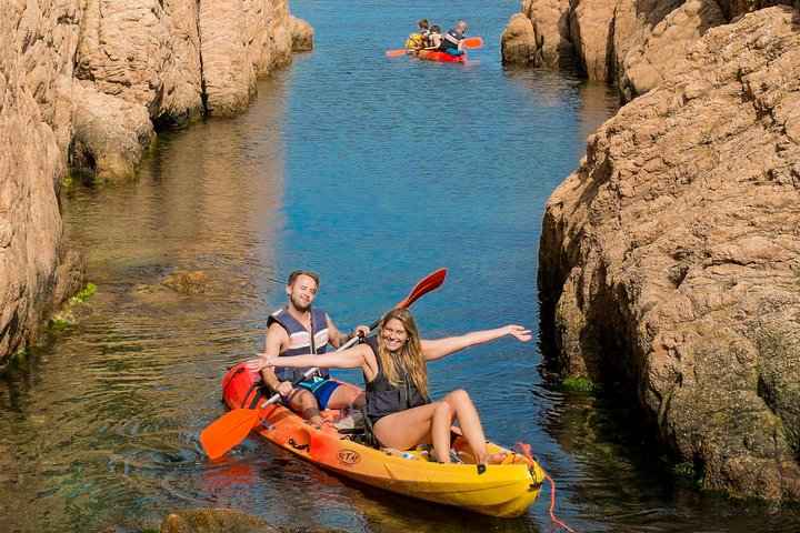Barcelona: Kayaking and Snorkeling tour to Costa Brava