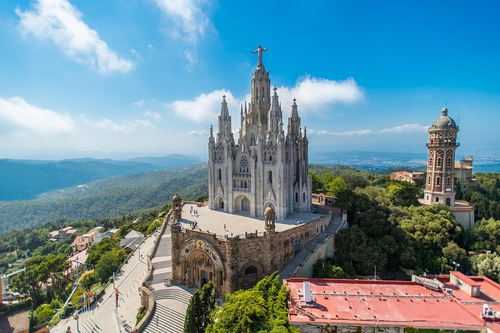 Private Guided Barcelona Highlights Tour with Hotel Pick-up