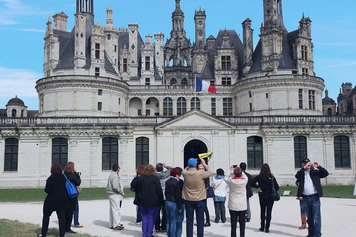 Loire Valley Chambord & Chenonceau Castles Day Trip with Lunch & Wine from Paris