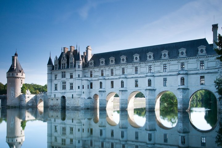 Loire Valley Chambord & Chenonceau Castles Day Trip with Lunch & Wine from Paris