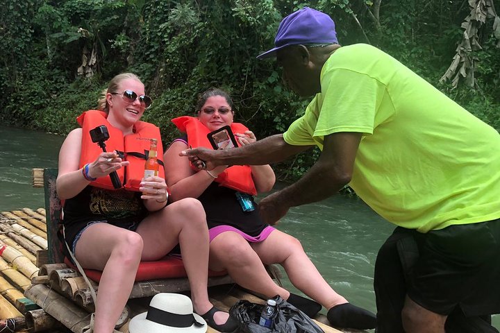 Private Martha Brae River Rafting Tour with bus Transportation 