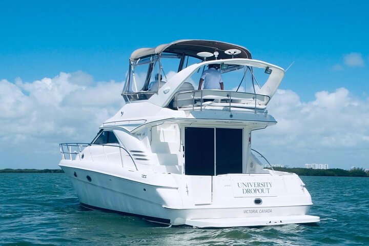 Private 46 ft Yacht Rental in Cancun Bay 23P7