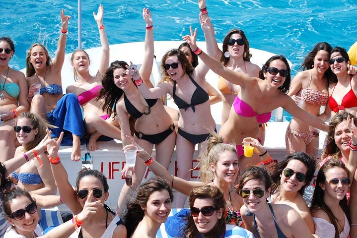 From Cancun: Adult-Only Cancun Party Cruise to Isla Mujeres