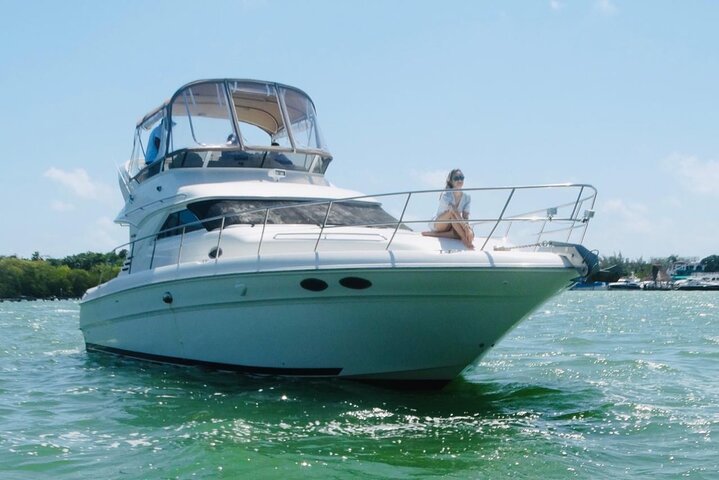Private 46 ft Yacht Rental in Cancun Bay 23P7