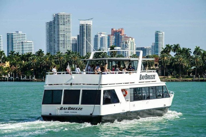 Miami Boat Tour - Discover Biscayne Bay & Celebrity Island Homes [90Min]