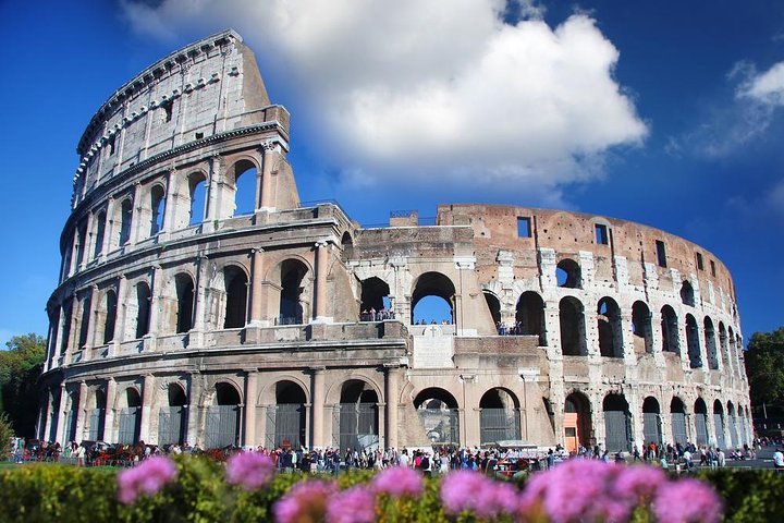 Skip the Line: Colosseum Small Group Tour with Roman Forum & Palatine Hill 
