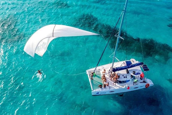 Sailing Experience to Isla Mujeres in a Catamaran with Open Bar
