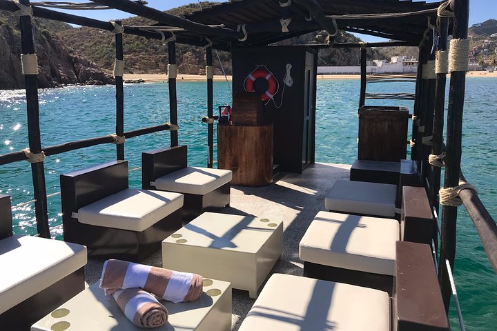 Private Boat Tour from Cabo San Lucas with Snorkeling Gear 6 pax