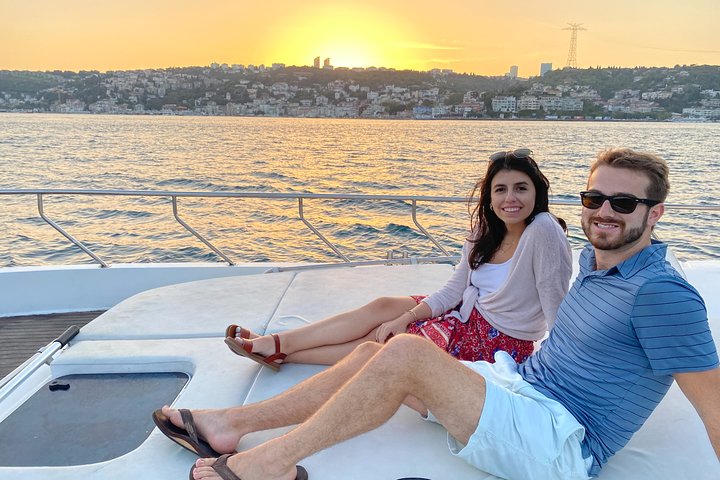Sunset Cruise on Luxury Yacht Istanbul Bosphorus 